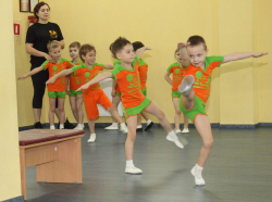 Школа спортивной гимнастики Стеллы Захаровой (ул. Княжий Затон) - Киев, Гимнастика