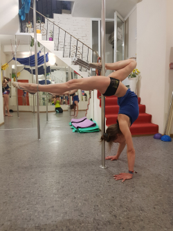 Школа танцев и растяжки Papillon - Киев, Stretching, Fly-stretching, Pole dance, Растяжка